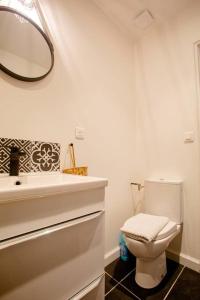 Quiet apartment, lively area,next to Eiffel Tower.