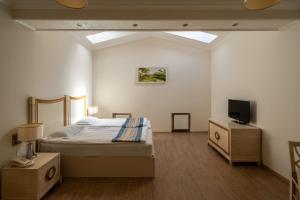 One-bedroom Loft Apartment  room in Metro Hotel Apartments with Kitchen