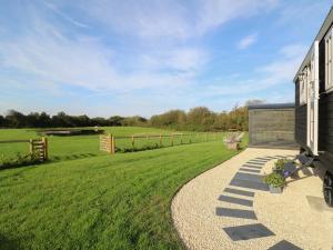 Dragonfly Shepherds Hut