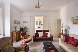 Veeve - Courtside Charms