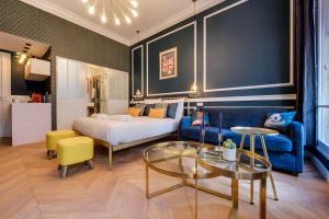 The Champs Elysées Blue Suite