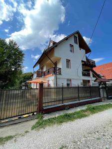 Celesta-camere de închiriat