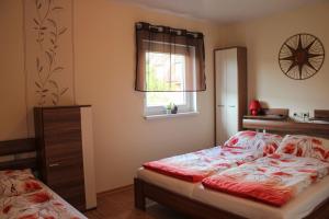 kleines Ferienhaus am Feldrand