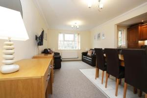 HARTFORD COURT by BOURNECOAST - A Town Centre Holiday Apartment within Walking Distance of the Sandy Beaches - FM3198