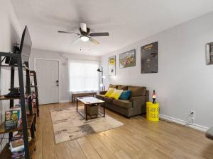 Escape back 2 the 80s90s: DwtnUH MTRAstros