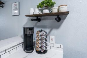 KingBed, Wine Themed,Rodeo, NRG, downtown, UH