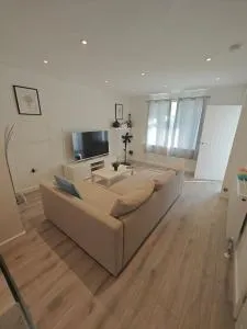 Stunning 4 bed House Ideal for Contractors - Chilworth