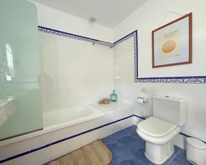 House BOHO PALM with PRIVATE HEATED POOL and garden, 3 bedrooms, Wi-Fi