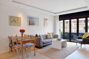 Chic Urban Escape: 2 Bedroom 2 Bath, near Table Mountain