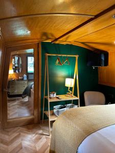 Edinburgh - Houseboats