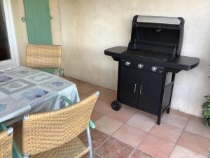 Maisons de vacances Les Oliviers : Maison 3 Chambres