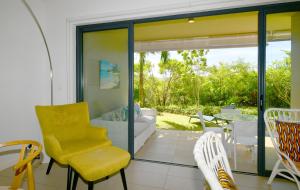 Lovely Azuri Appartment on groundlevel , private garden