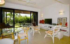 Lovely Azuri Appartment on groundlevel , private garden