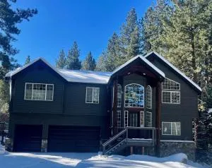 Large Family Home in Quiet Wooded Setting Close to Everything - Pollock Pines