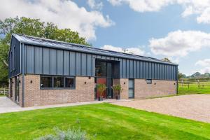 Old Harrow Barn by Bloom Stays