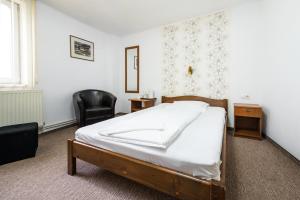 Double or Twin Room room in Hotel Sugas