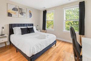 Stylish and Cozy 1-BR Detroit