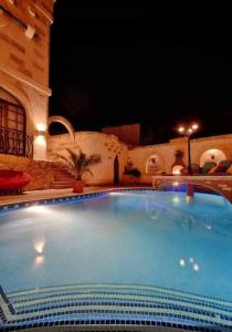 Renovated Farmhouse with Heated Pool & Gym, right in Village Centre