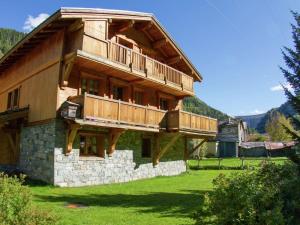 Cosy apartment in Tignes with garden