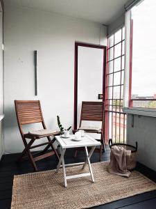 Moderni yksiö parvekkeella,, erinomainen sijainti