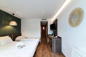 Hotels Hotel Logis Lacotel : photos des chambres