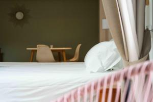 Hotels Hotel Logis Lacotel : photos des chambres
