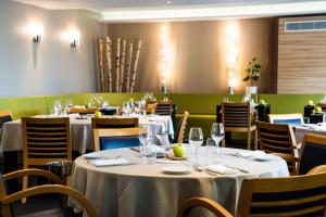 Hotels Hotel Logis Lacotel : photos des chambres