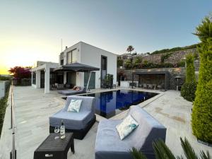 Villa Aylinda with private heated Pool
