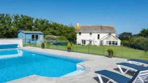 Home near Port Isaac sleeps 10 - Saint Endellion