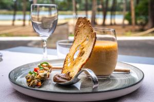 Hotels Hotel Logis Lacotel : photos des chambres