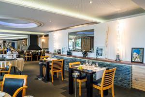 Hotels Hotel Logis Lacotel : photos des chambres