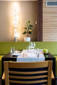 Hotels Hotel Logis Lacotel : photos des chambres
