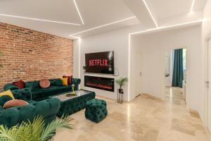 Luxury & Comfort: Smart 2BR-Apt at Unirii Square
