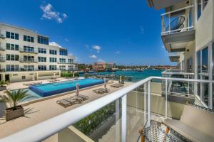 Luxurious Ocean Front Condo With Sunset Views 2 bed-2 bath - 4hvězdičkové hotely ve městě Oranjestad