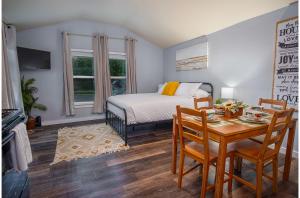Downtown Accessible New 1BR1BA Cozy Studio
