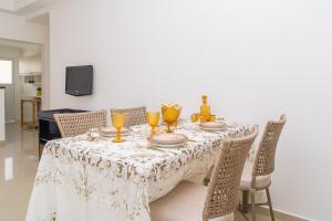 Apto com churrasqueira a 300m da Praia da Enseada