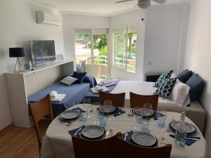 Apartamento Torremolinos 5 Personas + PARKING + PISCINA todo el año