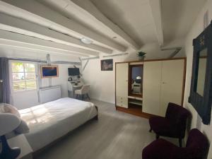 B&B / Chambres d'hotes Au petit prince de Lue : photos des chambres