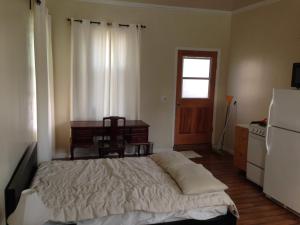 Victorian Charm Meets Echo Park Vibes: Timeless Bungalow Retreat