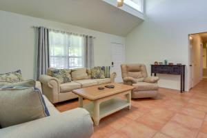 Pet-Friendly Sarasota Home 2 Mi to Bayfront Park!