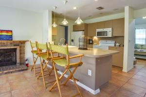 Pet-Friendly Sarasota Home 2 Mi to Bayfront Park!