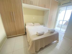 107- Apartamento c patio e piscina privada Bombas