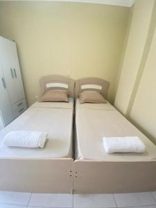 107- Apartamento c patio e piscina privada Bombas