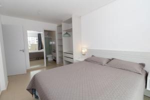 215 - Apto confortável na praia de Bombas