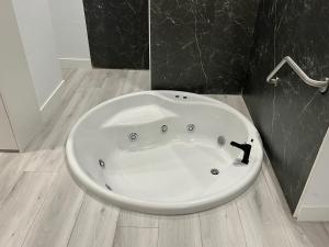 H. Pelayo Autocheck-In Suites con Jacuzzi