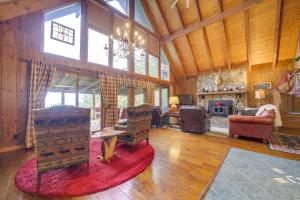 Robbinsville Vacation Rental w Covered Balcony