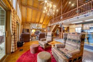 Robbinsville Vacation Rental w Covered Balcony