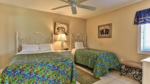 Destin Towers 111 - Beach Front 2 Bedroom Condo in Destin