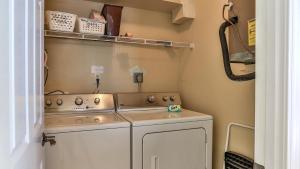 Destin Towers 111 - Beach Front 2 Bedroom Condo in Destin