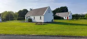 Traditional Cosy Cottage - Mullagh